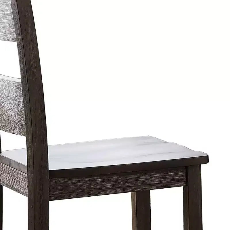 Chaise de salle à manger, finition noyer vieilli