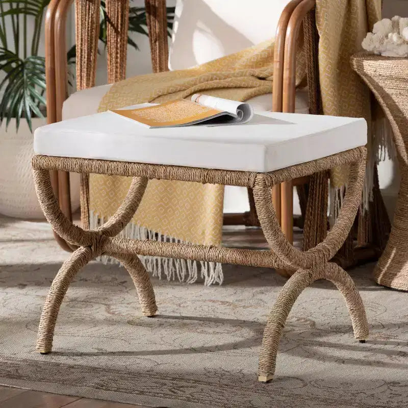 Repose-pieds en rotin marron naturel