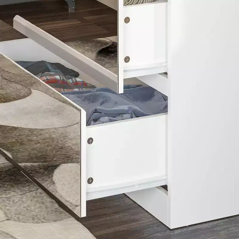 Armoire blanche avec tringle à vêtements et portes miroirs