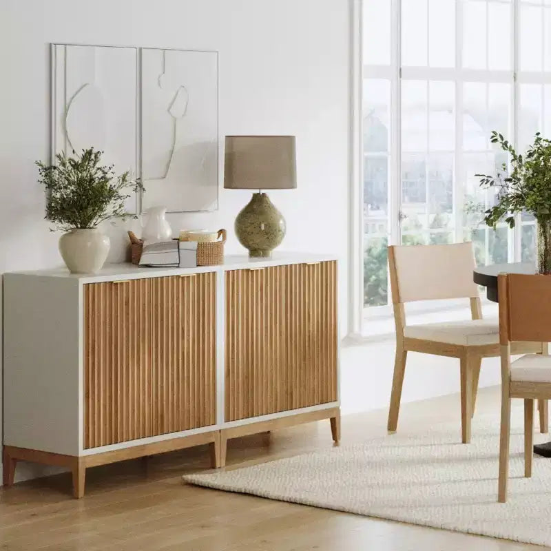 Console en bois cannelé avec portes