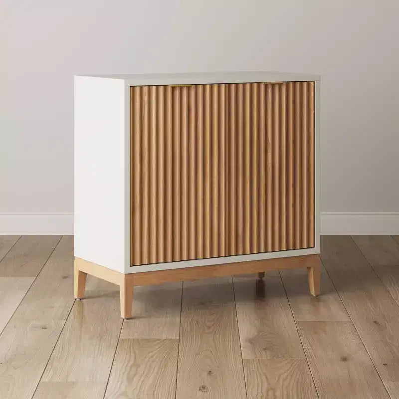 Console en bois cannelé avec portes
