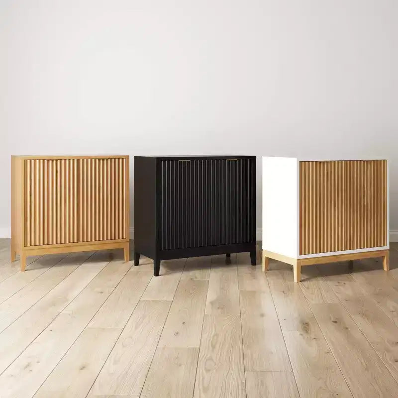 Console en bois cannelé avec portes